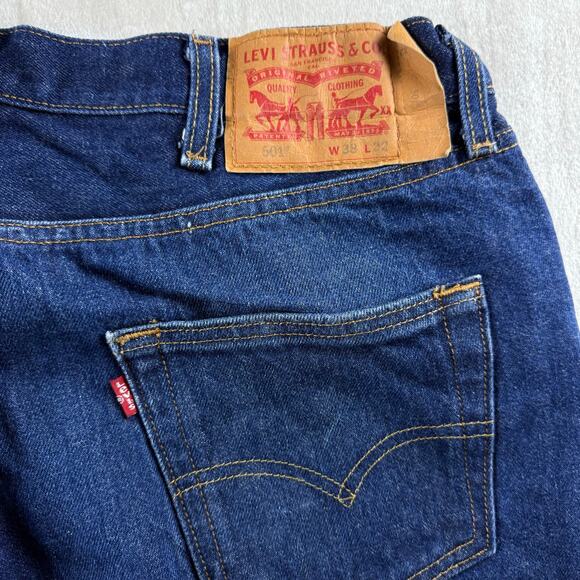 Levi's 501 Jeans Men's 38x32 Medium Wash Blue Straight Leg Casual / Workwear - Picture 5 of 9